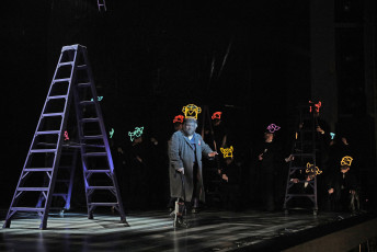Rigoletto and the masked chorus