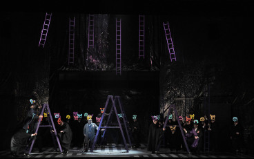 Rigoletto and masked chorus